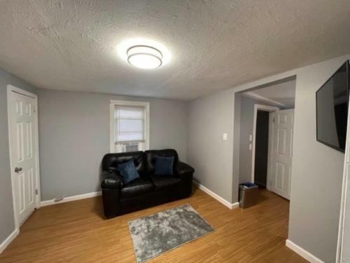 Charming 1 Bedroom Home Conveniently Located