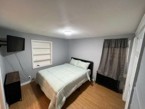 Charming 1 Bedroom Home Conveniently Located