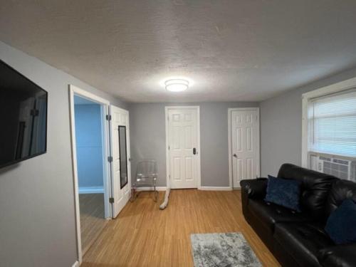Charming 1 Bedroom Home Conveniently Located