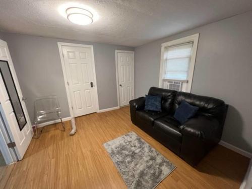 Charming 1 Bedroom Home Conveniently Located