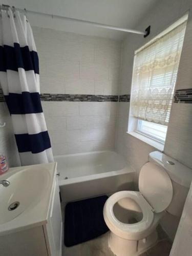 Charming 1 Bedroom Home Conveniently Located