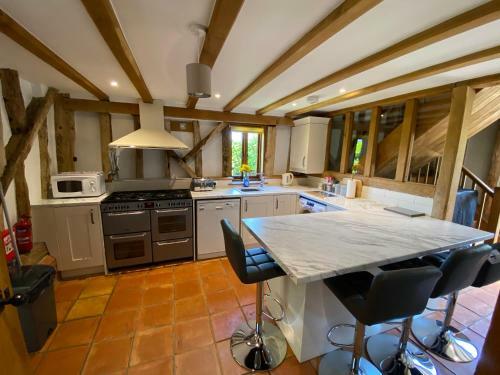 Stunning 4-bed Suffolk Barn In Brundish