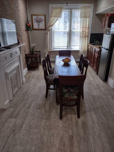 2 Br Top Floor Apartment
