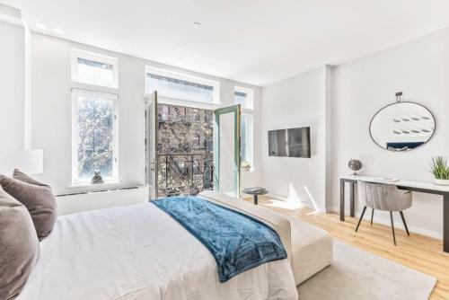 Apartamento Maison Bella - Modern Studio W Charming Juliet Balcony
