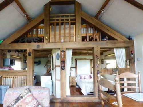 Little Pentre Barn With Swimming Pool
