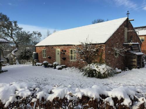 Little Pentre Barn With Swimming Pool