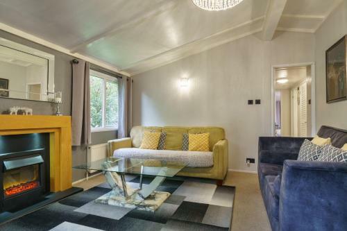 Three Trees Lodge - Hot Tub & Dog-friendly - White Cross Bay