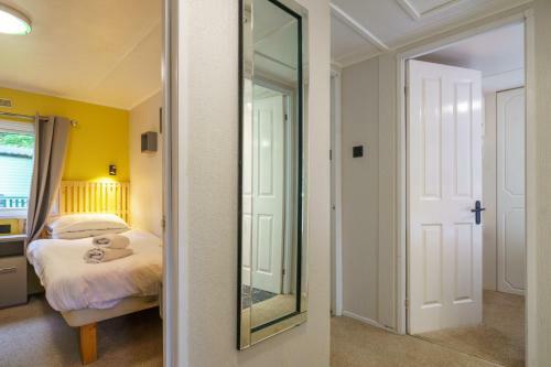 Three Trees Lodge - Hot Tub & Dog-friendly - White Cross Bay