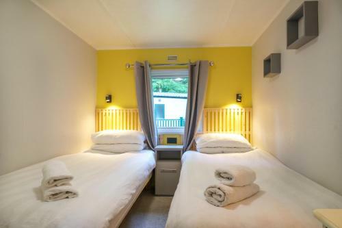Three Trees Lodge - Hot Tub & Dog-friendly - White Cross Bay
