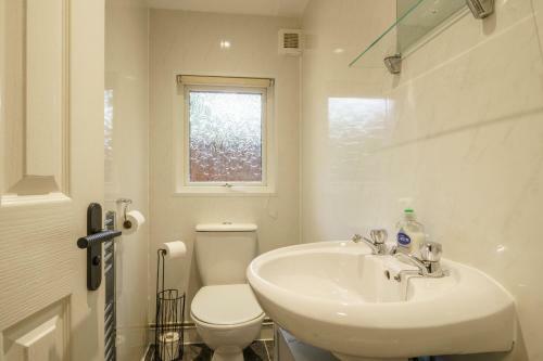 Three Trees Lodge - Hot Tub & Dog-friendly - White Cross Bay