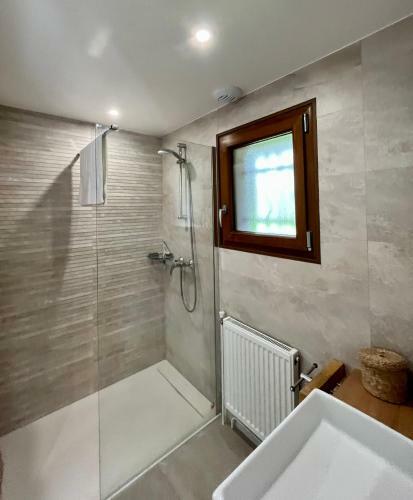 Maison Chaleureuse Avec Parking, Jardin, Terrasse