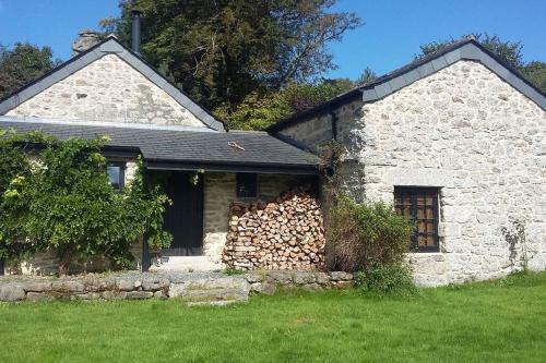 Vixen Tor Farm - Beautiful Barn With Stunning Views Across Dartmoor In Devon