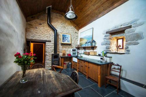 Vixen Tor Farm - Beautiful Barn With Stunning Views Across Dartmoor In Devon