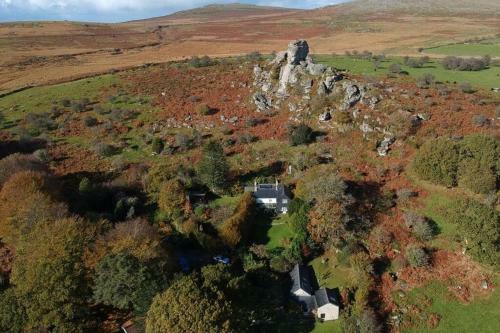 Vixen Tor Farm - Beautiful Barn With Stunning Views Across Dartmoor In Devon