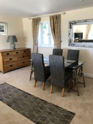 Lovely Two Bedroom Bungalow With Hot Tub