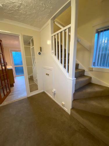 Dunfermline, 2 Bedroom Home With Free Parking