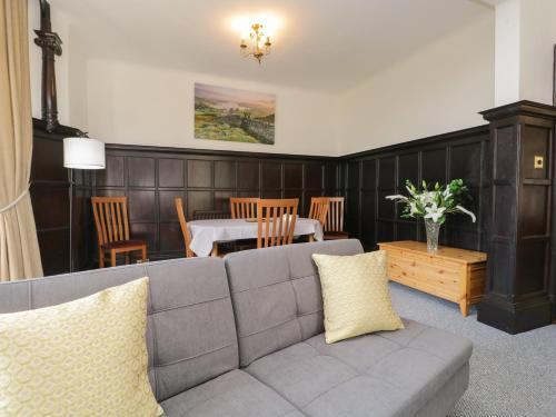 Low Lodge
