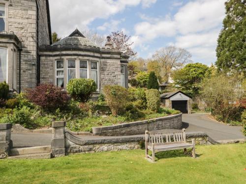 Low Lodge