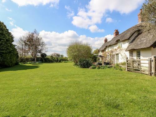 19 Clatterford Shute