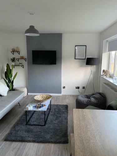 Newly Refurbished 2 Bed Apartment