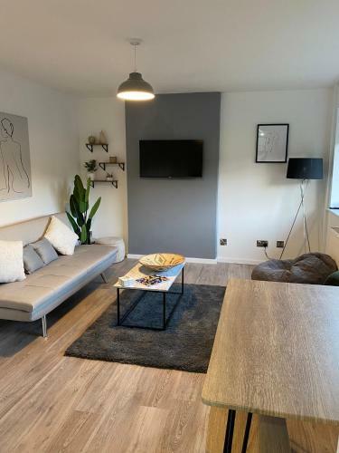 Newly Refurbished 2 Bed Apartment