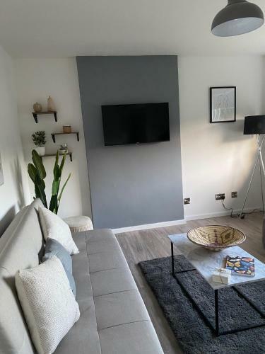Newly Refurbished 2 Bed Apartment