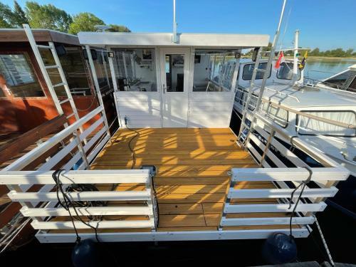 Hausboot-urlaub24_beetzsee