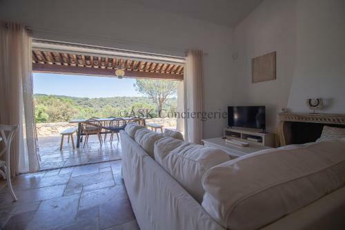 Villa Sylva, Tr�s Proche De La Plage D'h�racl�e