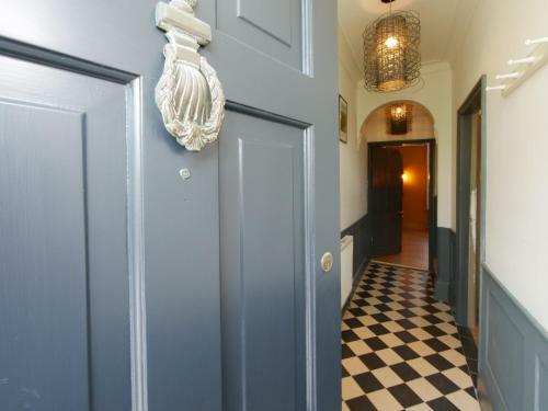 Bar Wall Cottage-city Wall Views-sleeps 5