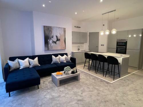 The Hamptons Apartment + Underground Spa Bathroom