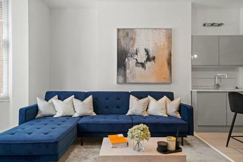 The Hamptons Apartment + Underground Spa Bathroom