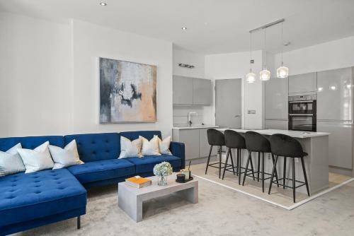 The Hamptons Apartment + Underground Spa Bathroom