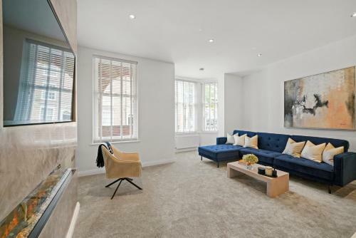 The Hamptons Apartment + Underground Spa Bathroom