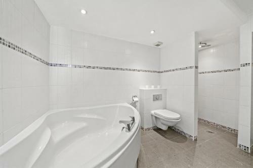 The Hamptons Apartment + Underground Spa Bathroom