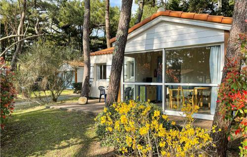 Nice Home In La Faute-sur-mer With 2 Bedrooms
