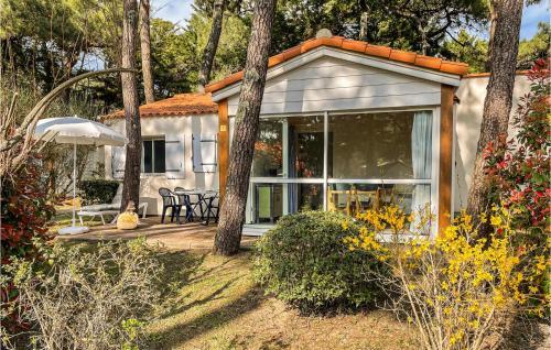 Nice Home In La Faute-sur-mer With 2 Bedrooms