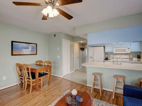 Sunsaltsand Lakefront 2br Condo Sleeps 6 Beachview