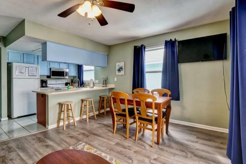 Sunsaltsand Lakefront 2br Condo Sleeps 6 Beachview