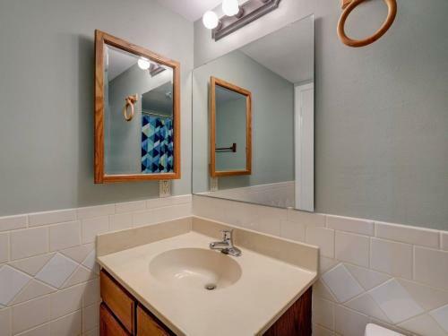 Lakefront Top Floor Beach View 2br Sleeps 6