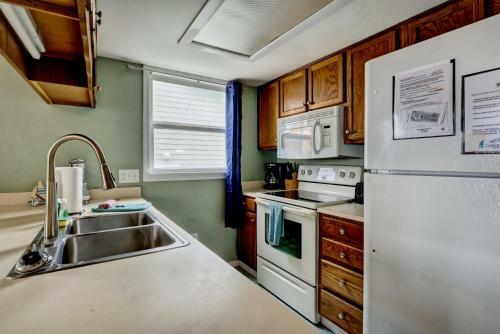Lakefront Top Floor Beach View 2br Sleeps 6