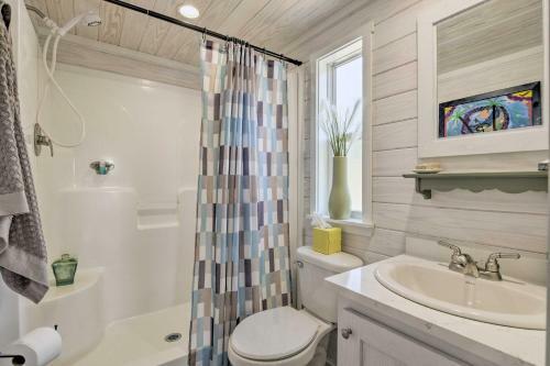 Modern Flat Rock Tiny House With Community Pool