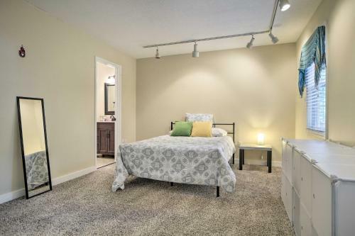 Tree-lined Durham Townhome Close To Parks!