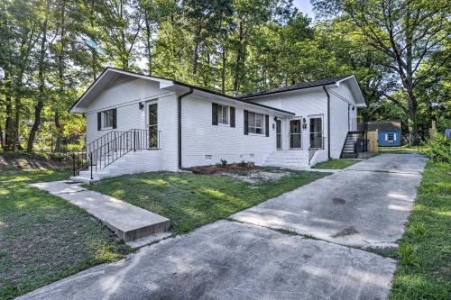 Centrally Located Durham House With Fire Pit!