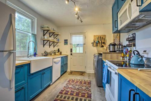 Eclectic Durham Home With Deck Less Than 2 Mi To Dtwn!