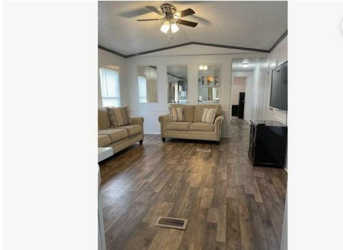 Beautiful Home Fully Remodeled Entire Home