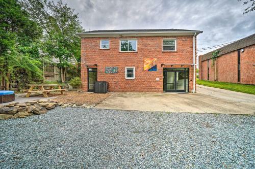 Spacious Home With Game Room And Backyard Lounge!
