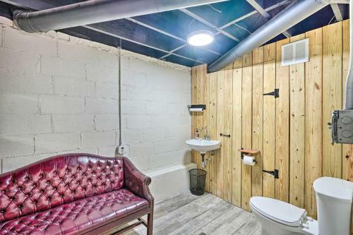 Spacious Home With Game Room And Backyard Lounge!