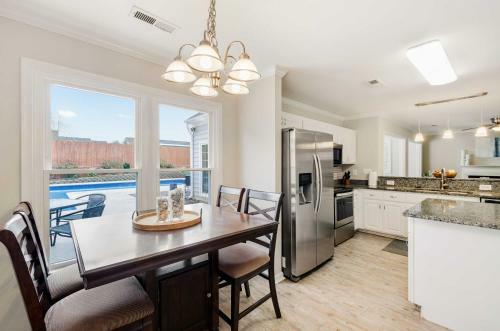 Gorgeous Graham Home With Private Heated Pool