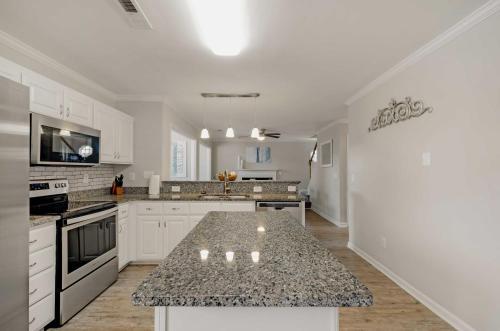 Gorgeous Graham Home With Private Heated Pool