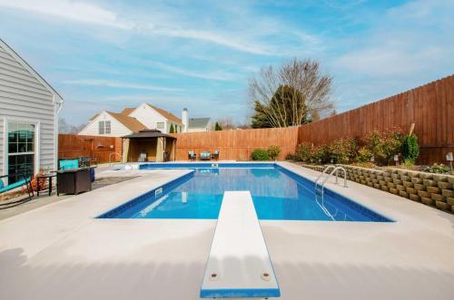 Gorgeous Graham Home With Private Heated Pool